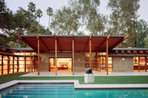 Architects and project managers collaborating on luxury jobsite